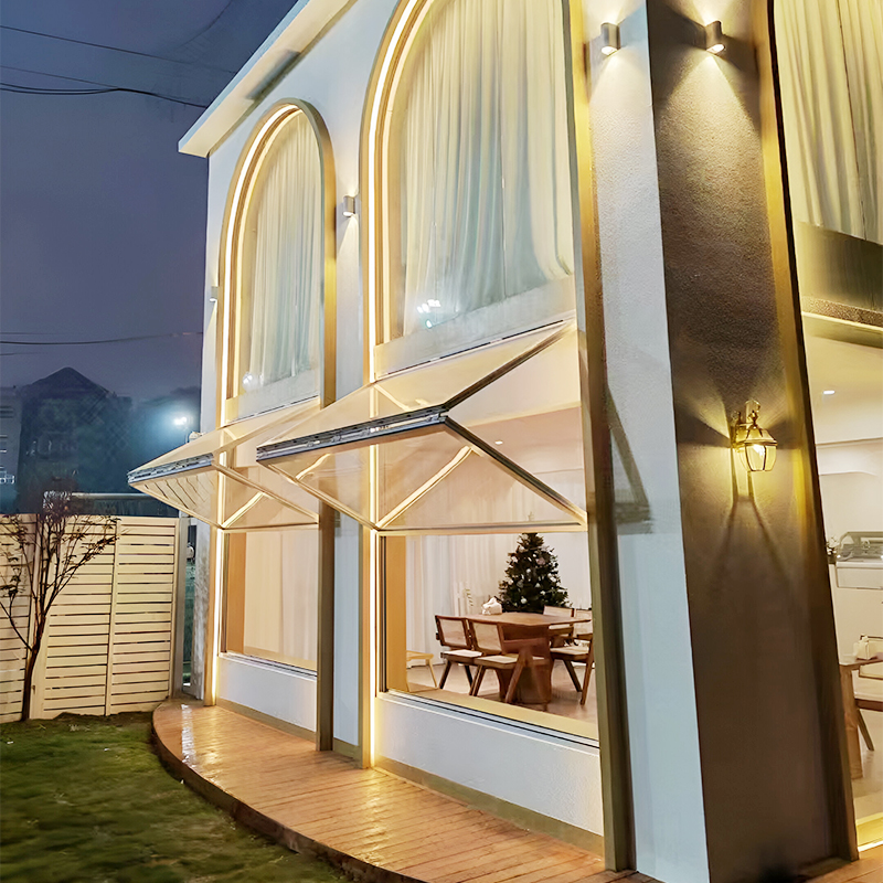 How is the wind resistance of a manual folding window enhanced by its design?